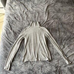 Alo Yoga Light Gray Turtleneck Long Sleeve Fitted Top XS S